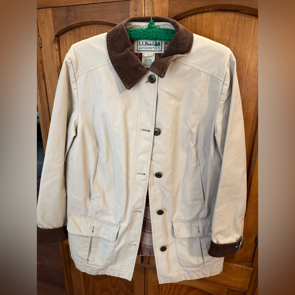 L.L. Bean Women’s Medium Quilted Barn Coat Chore Jacket Corduroy Collar